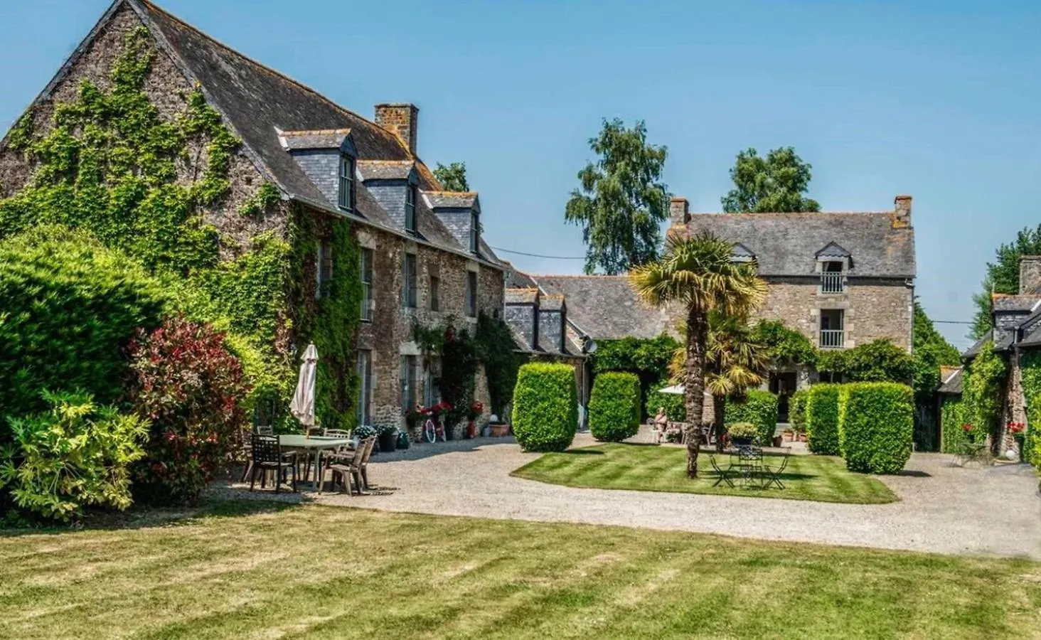 Le Puits, 19C House In The Grounds Of The Manor Villa Saint-Helen 0*,  France
