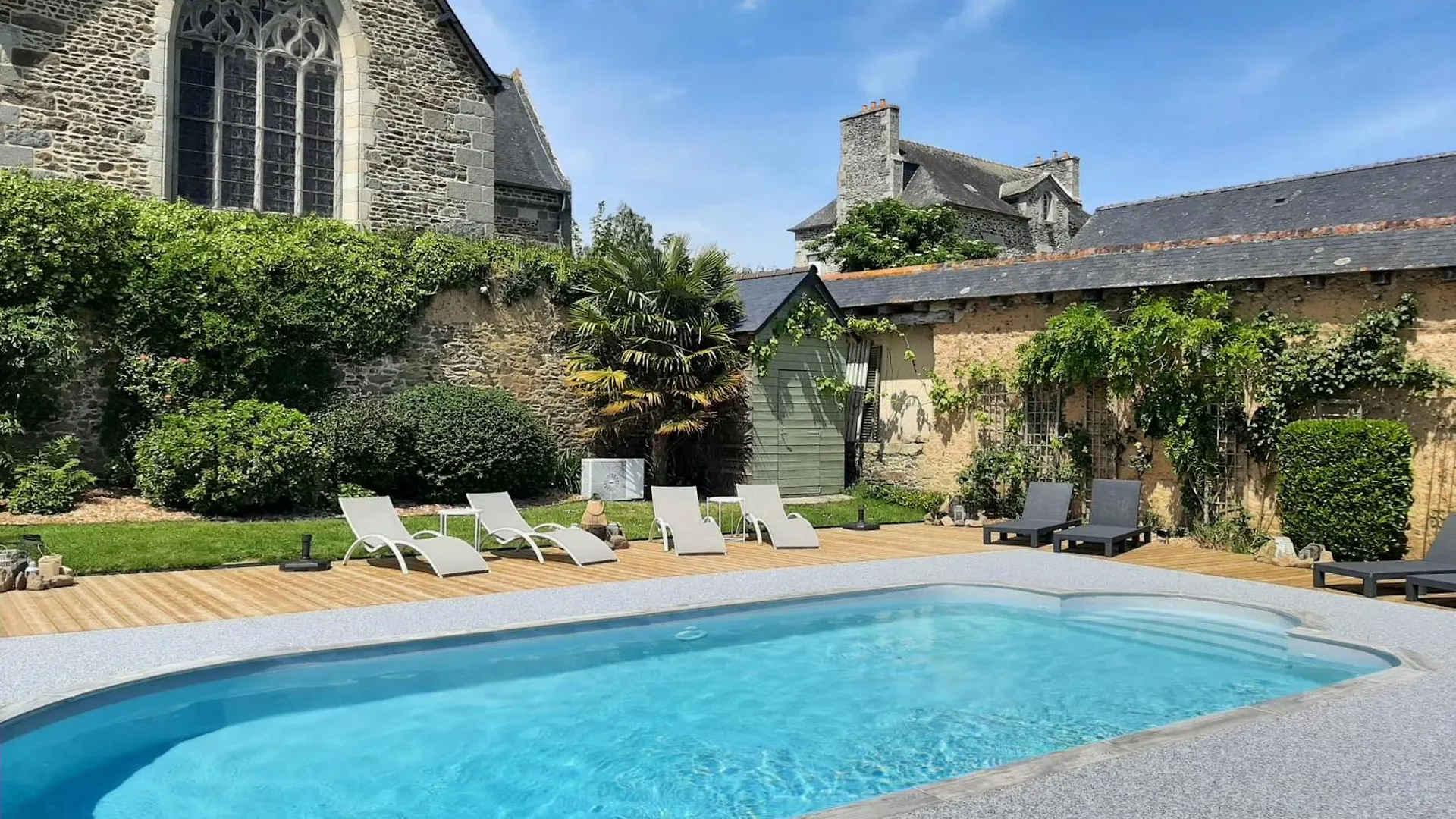Le Puits, 19C House In The Grounds Of The Manor Villa Saint-Helen 0*,  France